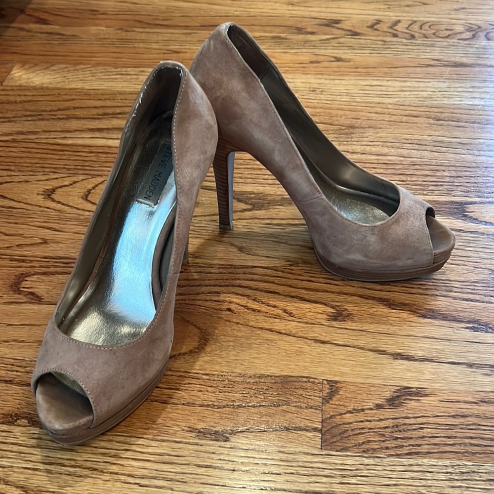 Nude Steve Madden pumps